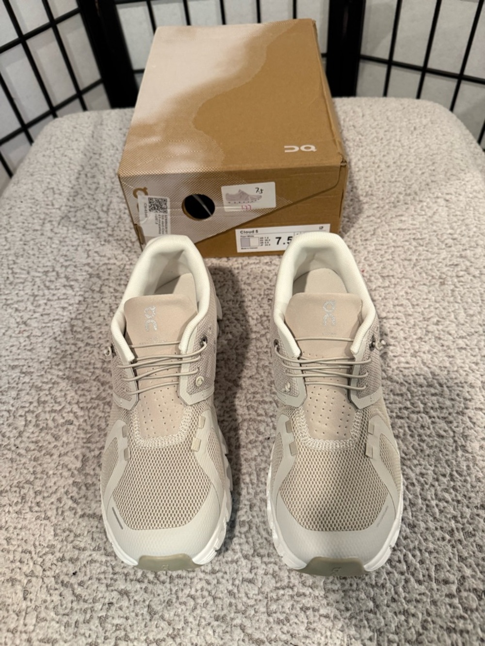 On Running Cloud 5 Sneakers in Beige/Off-White
